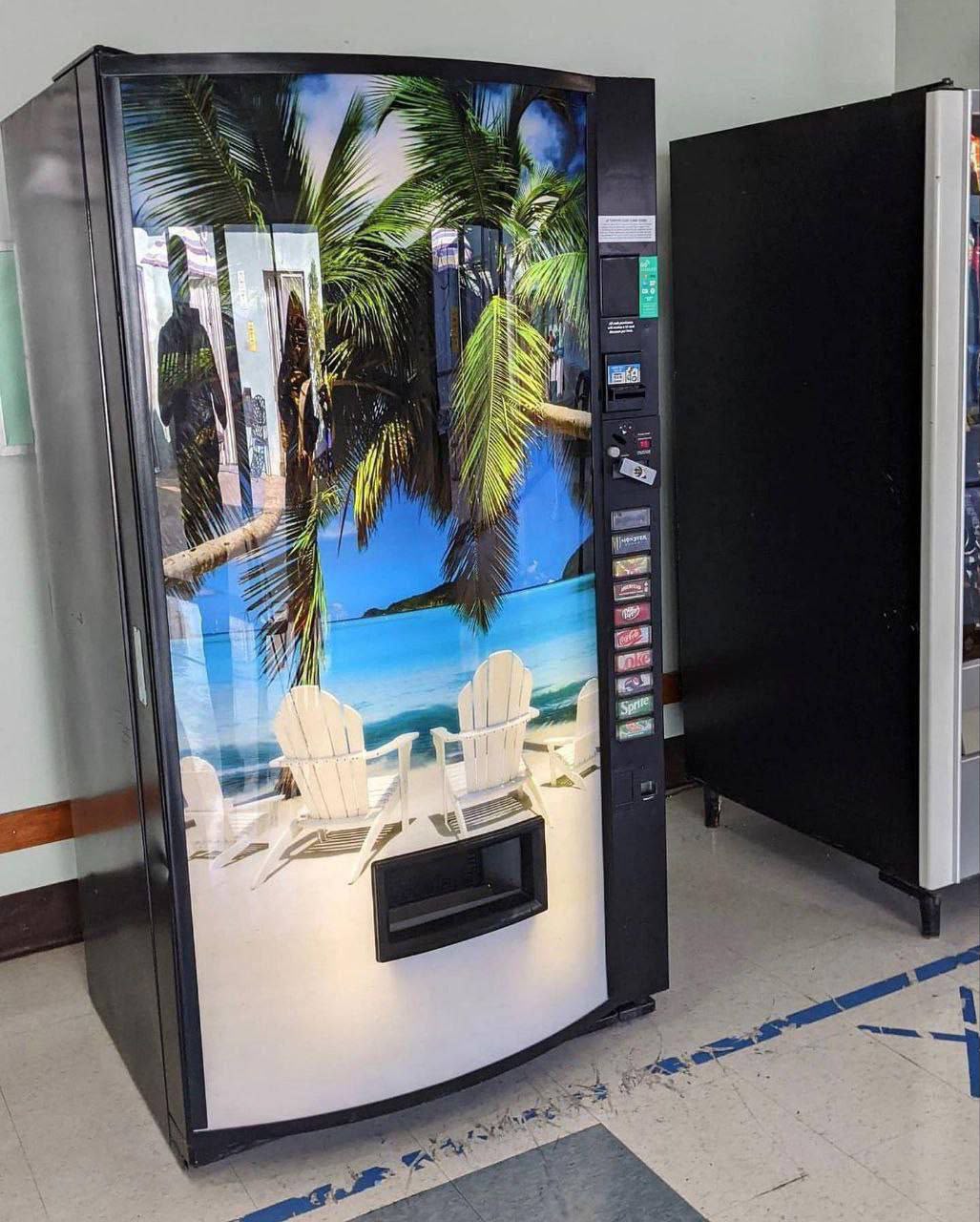 Beach Theme Cold Drinks Machine vending machine for sale UK