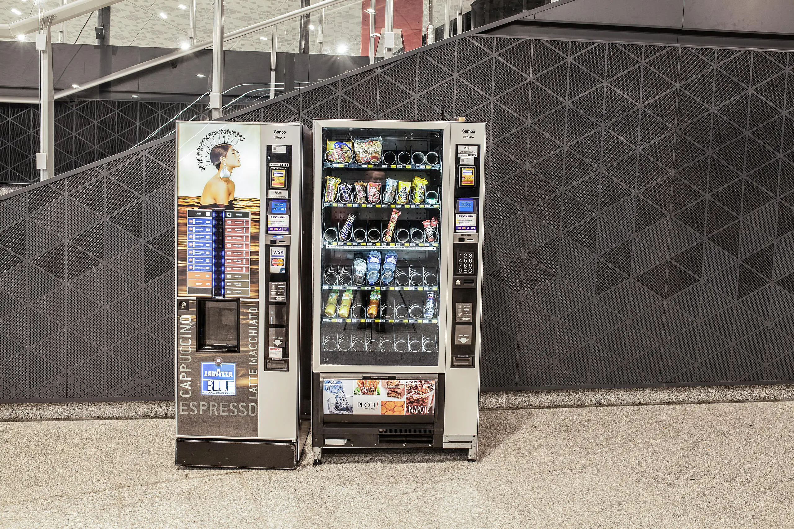 Vending machine leasing vs buying comparison for UK businesses